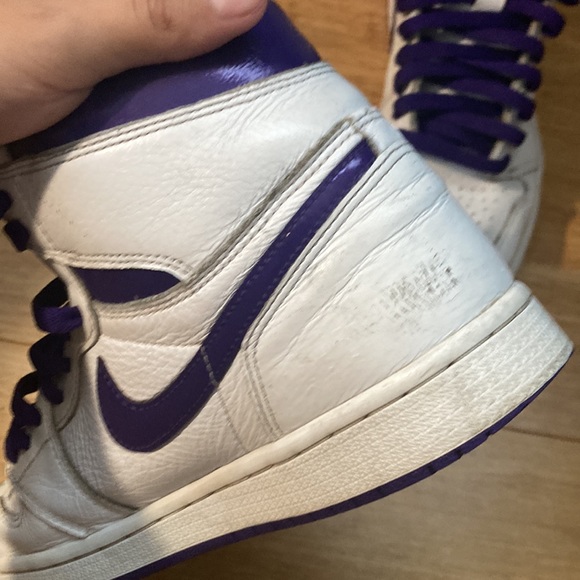 Jordan 1 high metallic purple they have used so some paint is coming off - Picture 5 of 9